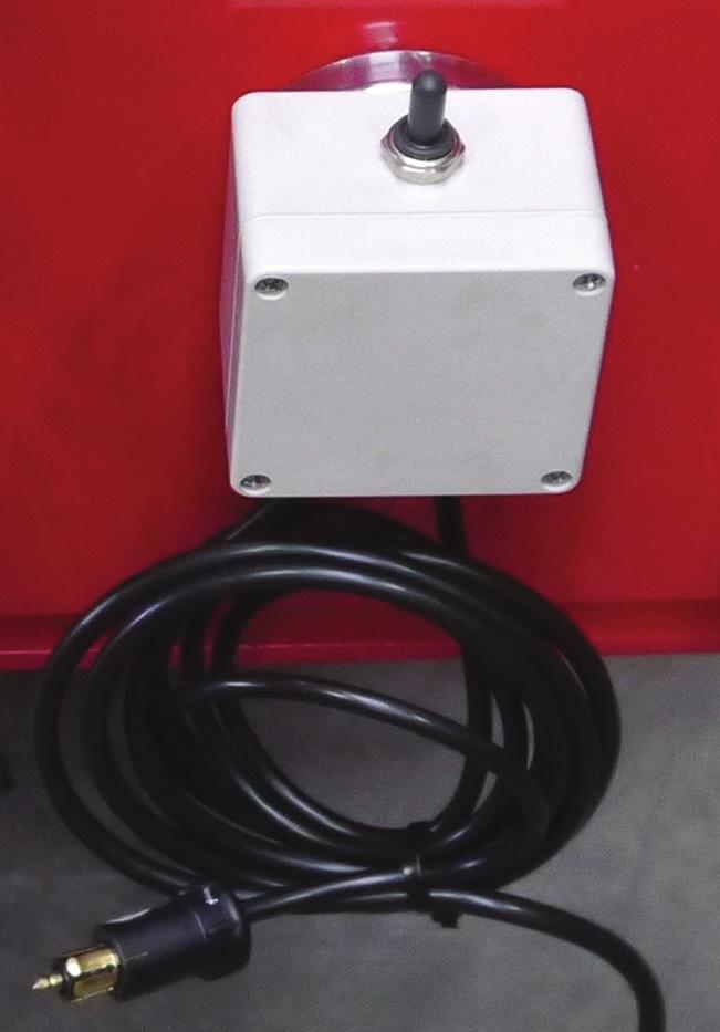 Svängningsrörelsen kontrolleras med två hydrauliska cylindrar och styrningen av svängningsrörelsen sker via eldosan med hjälp av en minijoystick.