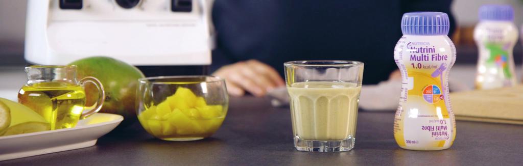 MELLANMÅL SMOOTHIE MED MANGO OCH BANAN (2 dl) INGREDIENSER 90 ML NUTRINI SONDNÄRING (6 MSK) 40 G TÄRNAD MANGO (KNAPPT ½ DL) 40 G SKIVAD BANAN (½ ST LITEN BANAN) 5 ML (1 TSK) RAPSOLJA Tips: Frysta