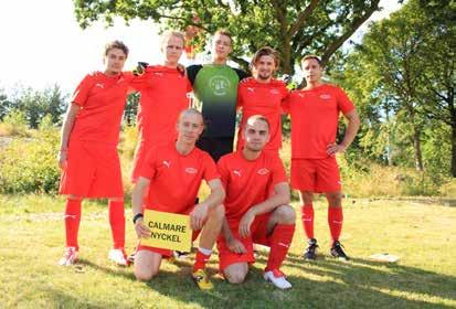 Lambdas medlemmar spelar bland annat både inne- och utefotboll samt innebandy.