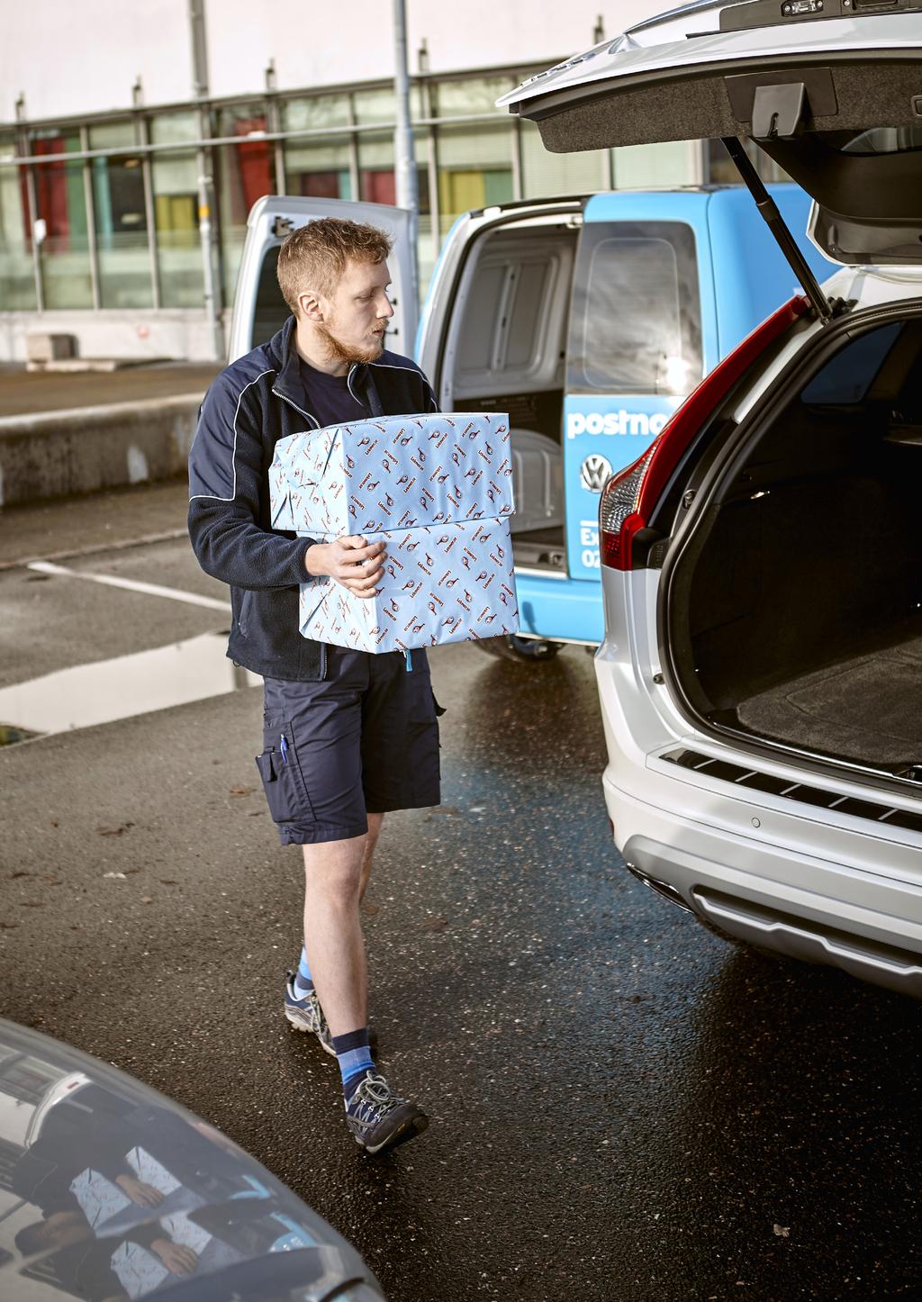 Returer Kunderna efterfrågar fria returer E-handeln medför inte enbart varuflöden från handlare till konsument.