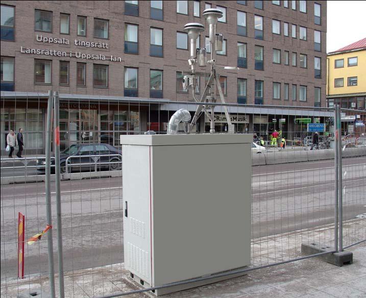 Stationen är belägen på Turingegatans norra sida. Gaturum med enkelsidig bebyggelse.