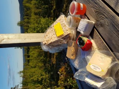 Tranor, orrar, enkelbeckasiner och brölande råbockar gav krydda åt naturlivet.