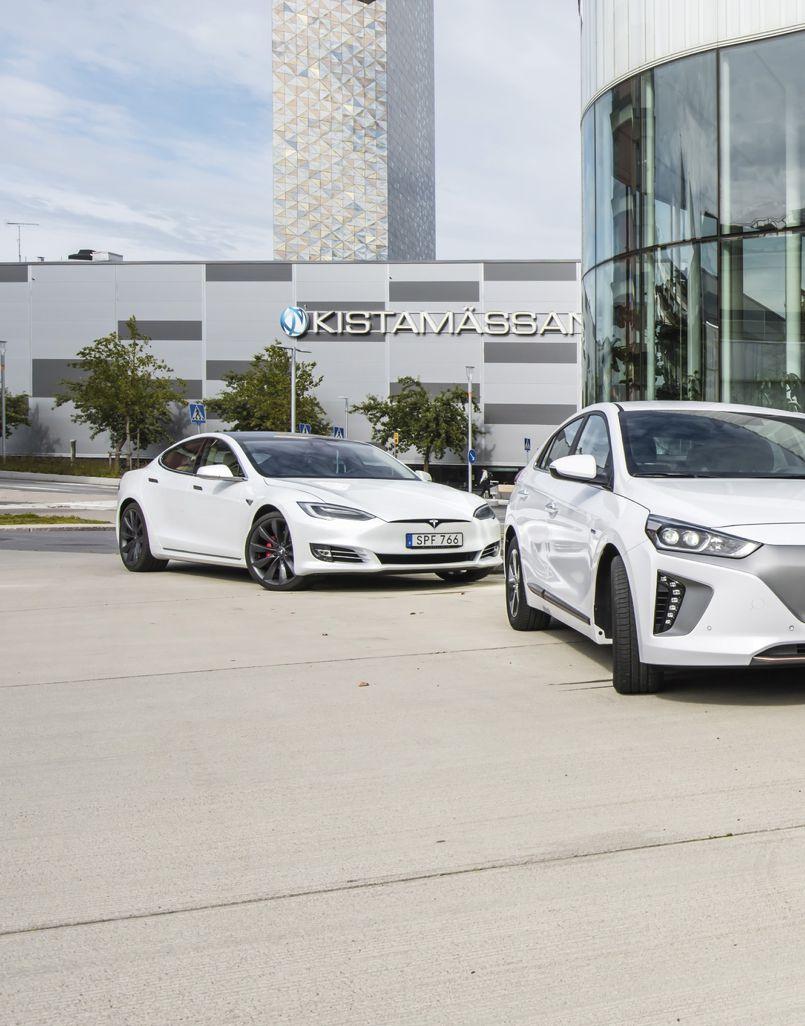 Hyundai Ioniq electric Tesla Model S P100D I ena ringhörnan