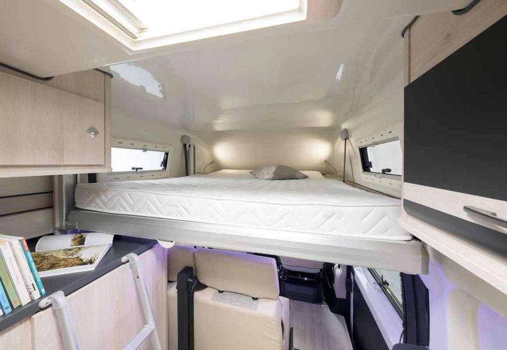 DEXTER 550 40/41 5 sittplatser med säkerhetsbälte. Perfekt, när vännerna åker med Komfortbadrum med dusch.