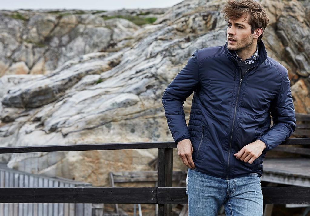 BE PREPARED FOR COOLER DAYS TEE JAYS Outerwear collection är utformad för att passa vår moderna, aktiva livsstil.