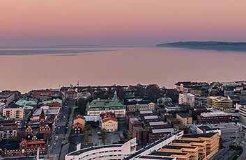 NÄRINGSLIVSAVDELNINGEN JÖNKÖPINGS KOMMUN NÄRINGSLIVSAVDELNINGEN Jönköping till er tjänst. Vi har allt som krävs för olika typer av företag. För oss är inga företag för stora eller för små.