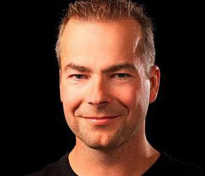 Hur hanterar vi sociala medier i föreningen Mats Adamzcak, analytiker sociala medier, PAF Hur ska idrottsföreningen se på sociala medier? Ett hot eller en möjlighet?