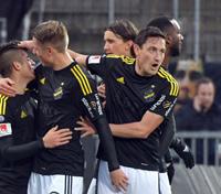 Så arbetar vi med anfallsspel och fasta situationer i U21-landslaget ROLAND NILSSON, FÖRBUNDKAPTEN U-21 LANDSLAGET Roland Nilsson har erfarenhet både som spelare (Helsingborg, IFK Göteborg, Sheffield