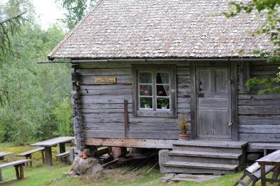Spelmännen får en slant för att dom underhåller Du betalar 100 kr jämnt Välkommen till en musikalisk kväll!
