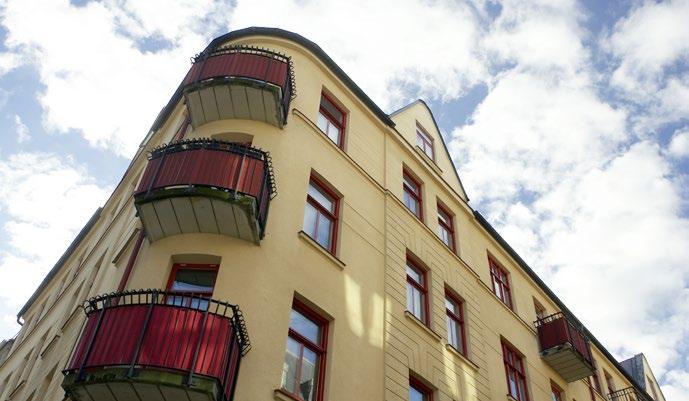 Fönsterrenovering REFERENS: BRF SALMO I MALMÖ Billigare och bättre än att skrapa och måla Varför måla vart sjätte år när man kan göra något som är beständigt i 20 år?