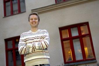 Dessutom blev det sammantaget billigare att renovera än att skrapa och måla, menar Joel Olthed, styrelseledamot i föreningen och boende i huset.
