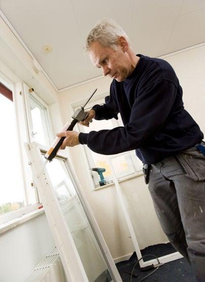Våra egna montörer utför arbetet inifrån lägenheterna och vår ambition är att störa de boende så lite som möjligt.