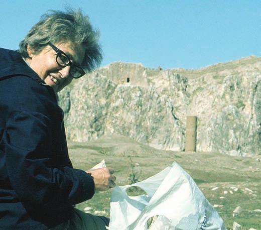 TILL MINNE AV Mossforskaren Elsa Nyholm (1911-2002) Elsa Nyholm är välkänd bland alla som håller på med mossor i Norden, och faktiskt även bland mossforskare i stora delar av övriga världen.
