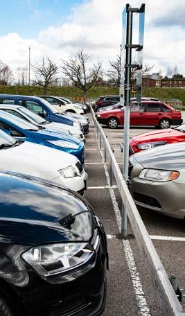 Meningen är att parkeringsavgiften ska täcka driftskostnader och underhåll för det parkeringsalternativ hyresgästen väljer. Så har det inte varit tidigare.
