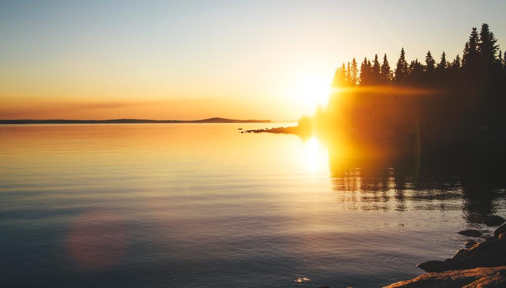 Rullsand eller mellansveriges riviera, som det ofta kallas av de lokala gävleborna, har fyra långa havsstränder där ett av dem är öppet för de som önskar bada utan kläder.