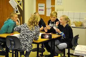 Östra Göinge kommuns skolor arbetar aktivt för att främja skolnärvaro Skolan ska vara tillgänglig för alla elever och därför arbetar skolans personal för att på bästa sätt anpassa skolans olika
