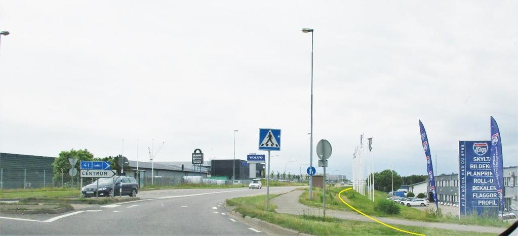 Fortsatt sträckning utmed Värnamovägen fram emot rondellen där