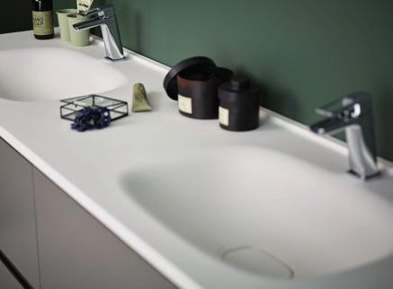 Du kan välja tvättställ i det stenliknande materialet Top Solid i alla bredder eller porslin i bredd 760