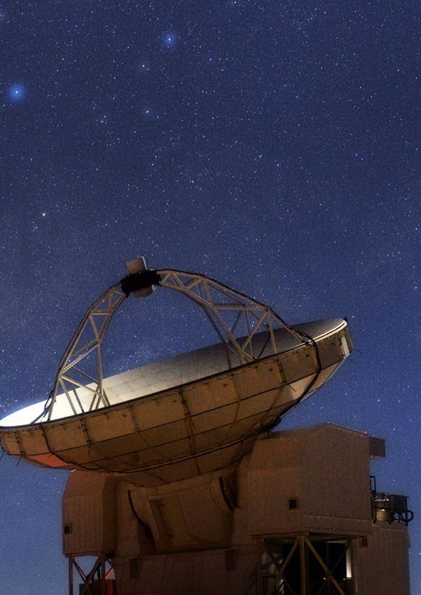 APEX På Chajnantor finns ett annat teleskop för millimeter- och submillimeterastronomi som på många sätt kompletterar ALMA: Atacama Pathfinder Experiment (APEX).