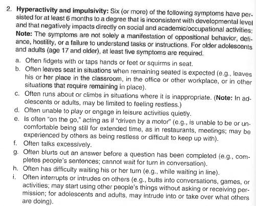 18 symptom med nya beskrivningar för äldre ungdomar/vuxna ADHD (B) Debut < 12 år (C)