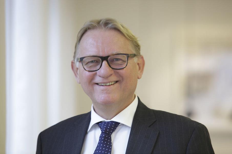 5 Här hemma i Sverige fortsätter kampen för att skapa inflation. Riksbanken anser att det är för tidigt att påbörja resan från minusränta till en mer normal styrränta.
