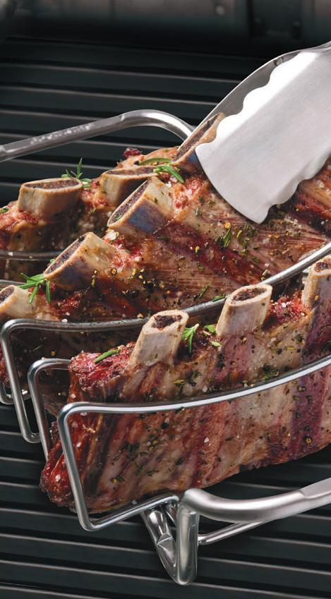 GRILLADE REVBENSSPJÄLL Ingredienser : 1,5 kg revbensspjäll Salt och peppar efter smak Glaze : 2,5 dl ketchup 2 msk farinsocker 1,5 dl vatten 1 dl worcestershiresås 1 msk chilipulver Stänk tabasco