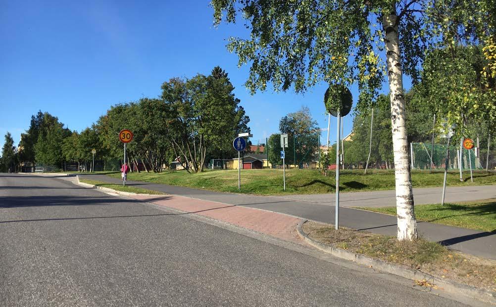 Sida 10 Vid en kombinerad cykelöverfart och övergångsställe vidtas även hastighetsdämpande er samtidigt som trafiksäkerheten prioriteras i utformningen.