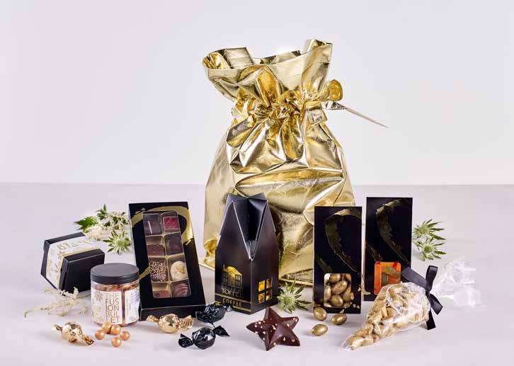 GULDPÅSEN Art nr: 80218-03 Innehåll: 8 st. Lyxchokladpraliner-120 gr, 100 gr. Guldmandlar m/mörk choklad och havssalt, 100 gr.
