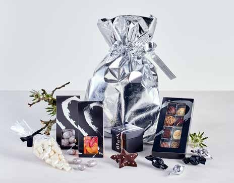 Lyxchoklad praliner-120 gr, Silver Mandlar m/ljus choklad och havssalt, 100 gr, Engelsk vingummi, 90 gr, Söt Black Lakrits, 35 gr, Marsipanstjärna, 4