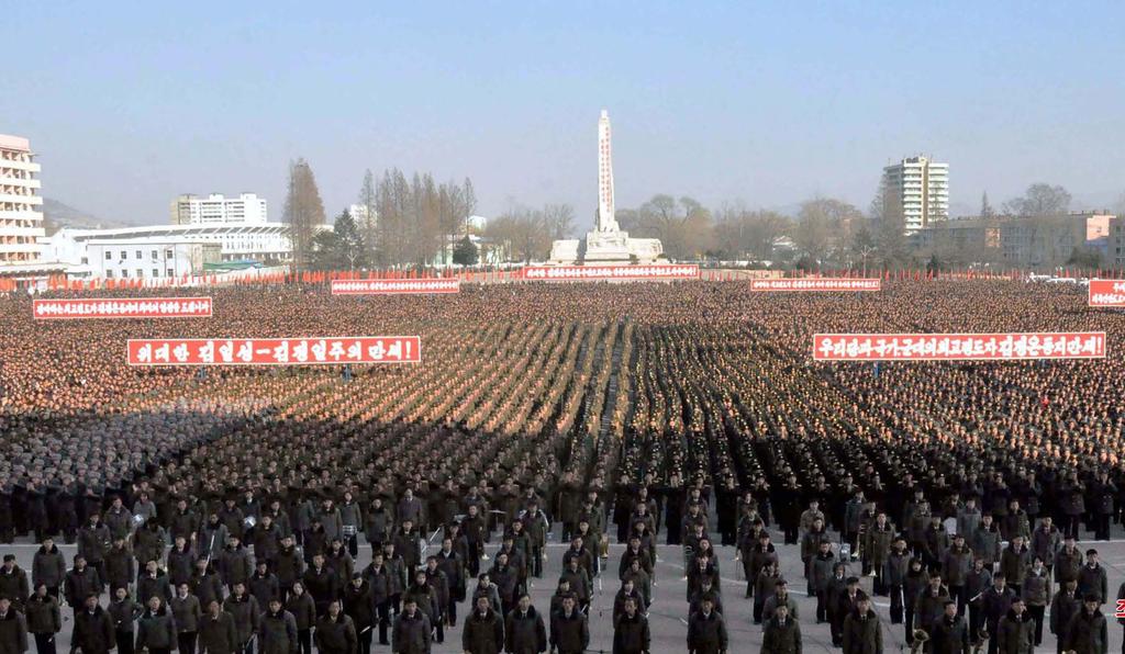 FOTO: STR/AFP/GETTY IMAGES FOKUS NORDKOREA Hamgyong Militärparad i Norkoream, den 3 december 2017. Nordkorea är en av de mest auktoritära regimerna i världen.