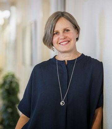 20 Detta är APL Året i korthet VD-ord Omvärld och strategi Vårt erbjudande Hållbarhet Vård & Apotek MÖT NÅGRA AV VÅRA MEDARBETARE Mina dubbla roller ger mig en bredare förståelse Vi hjälper alltid