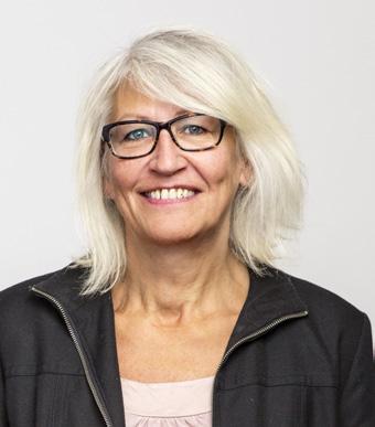 Arbetar i företagsledande ställning i Life Science bolag sedan 1987. Dessförinnan tjänstgjorde han som läkare och forskare.
