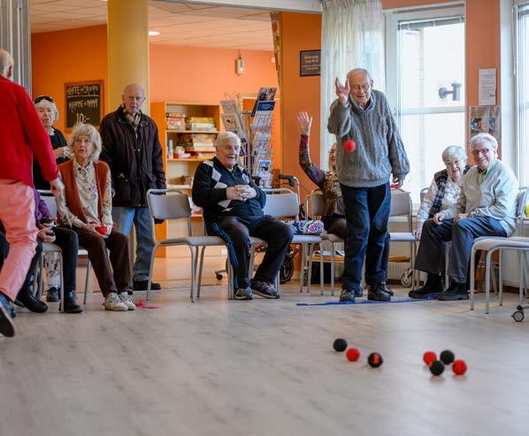 Våra aktiviter (för tider se nästa sida under Program) föreningen där äldre hjälper äldre med datorer, surfplattor och mobiltelefoner erbjuder handledning, kurser, tematräffar samt föreläsningar.