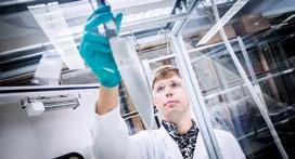 STUDENT Lovisa Demetriades Kommer från: Örebro Studerar: Matematikerprogrammet Varför sökte du programmet? Jag gick först naturvetenskapligt basår för att jag ville bli NOlärare.