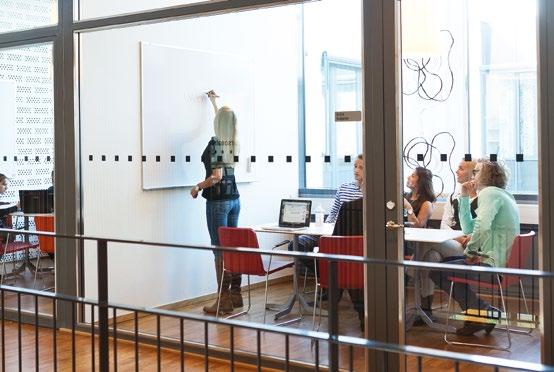 MATEMATIK OCH NATURVETENSKAP PROGRAM 23 PROGRAM Analysvetenskapligt program i kemi med inriktning mot forensik, 180 hp Vill du arbeta som detektiv för att lösa kluriga problem, sök programmet där