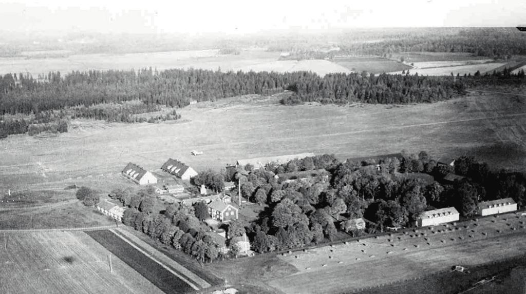 Västgöta regementes plats på heden var där Axevalla folkhögskola finns idag. på kvällen avslutades arbetet denna dag.