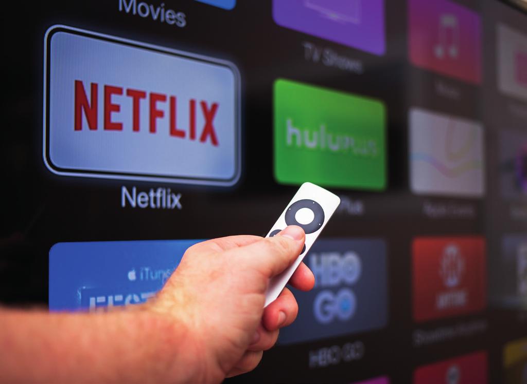 Det kan du göra från datorn, surfplattan eller i din smartphone. Med hjälp av en Google Chromecast eller Apple TV kan du dessutom spela upp programmet på din tv. svtplay.se urplay.se tv4play.