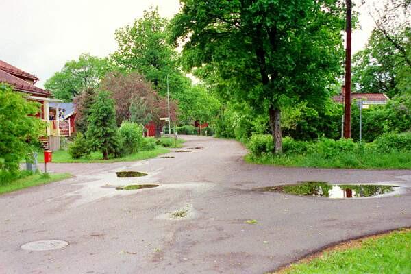 Hyttingsvägen Mäster Jakobs Väg 1999 Foto: Olle Stålberg Mäster Jakobs Väg 1965 Här har namnberedningen valt att låta en av de personer som Harry Blomberg skriver om i boken Mäster Jakob få ge namn