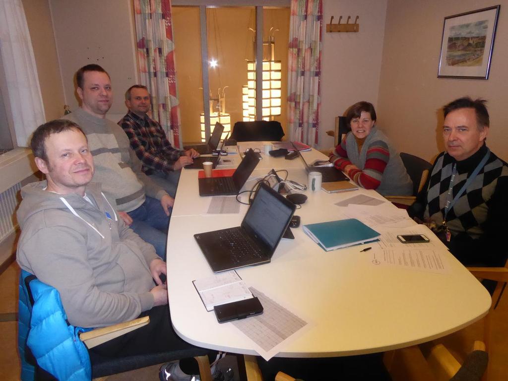 Saco-S föreningen styrelse har möte. Från vänster och runt bordet till höger: Michail Tonkonogi, Tony Mattsson, Patrik Mosveen, Megan Case och André Leblanc.