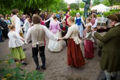 blomma. Start vid orangeriet. 15.30 VISNING AV TRÄDGÅRDEN Start framför museibutiken. 16.