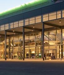 Sapa Dörrsystem Systemöversikt 2060 för hög persontrafik Våra dörrsystem bygger på en lång tradition och erfarenhet av dörrar. Vi har tre dörrsystem baserade på tre olika profildjup: 50, 60 och 74 mm.