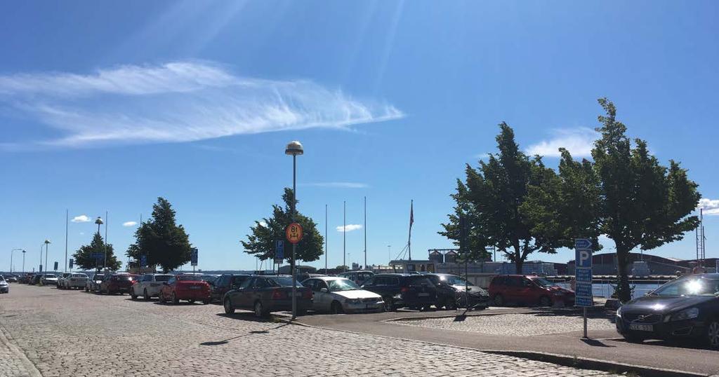 Planbeskrivning Upprättad 2017-10-18 2016-2422 14(36) Förrådet har byggts i linje med huvudbyggnadens placering, vilket innebär att magasinsbyggnaderna inte framträder lika tydligt från gatan Kom