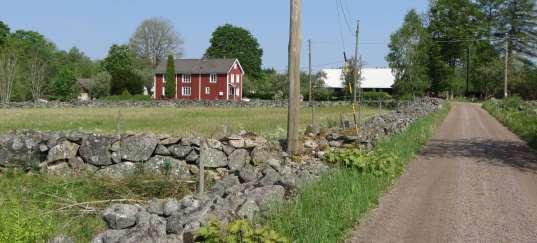 En del av den vinkelbyggda ladugården/ladan (Allgunås 2:23).