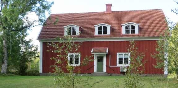 Skolhuset och lärarbostaden från 1930-talet.