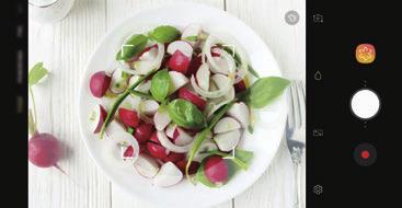 Appar och funktioner Matläget Ta bilder på livsmedel och maträtter med mer levande färger. 1 I listan över fotograferingslägen trycker du på MAT.