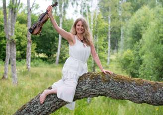 Barnen får låna instrument för att själva musicera. 3-5år Vi älskar Rock! Vilken musik är den roligaste att lyssna på? Vilken musik får en skrika så högt en vill till?