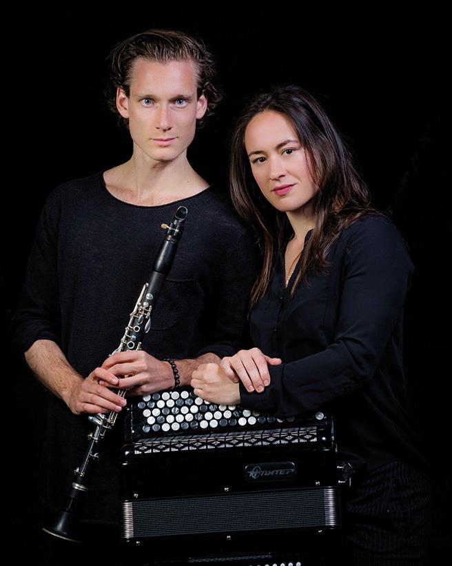 Hösten 2018 DUO MAGNUS och IRINA Lördag 13 oktober kl. 16:00 Magnus Holmander (f. 1993) studerar på Kungliga Musikhögskolan, tidigare för Hermann Stéfansson och Martin Fröst, nu för Emil Jonason.