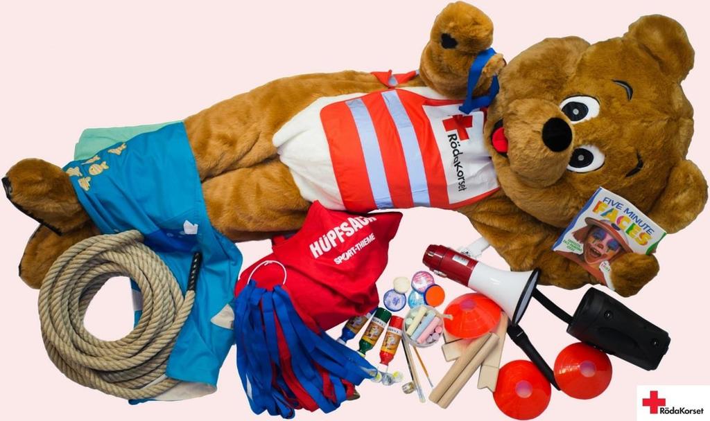 EVENT-KIT En stor låda som innehåller noga utvalda saker: ansiktsmålnings-kit, högtalare, mikrofon, fiskdamm, kubbspel, dragkampssnöre