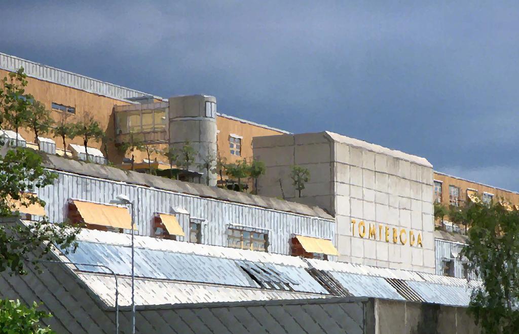 En historisk byggnad 4 Tomtebodaterminalen är både ett av de största och ett av de mest intressanta exemplen på 80-talets arkitektur i gränslandet mellan rationalism och postmodernism Byggnaden