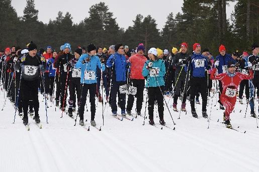 Styrkta av genomgången klarade alla Postskidan galant! Åka på ett skidpar, svårt som synes!